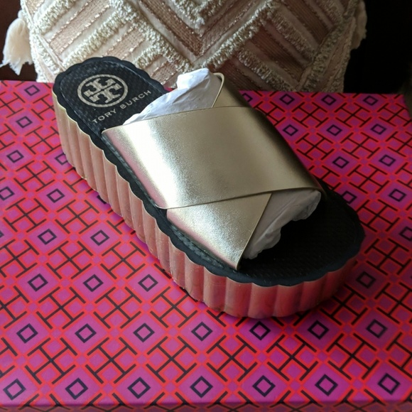 tory burch scallop wedge flip flop